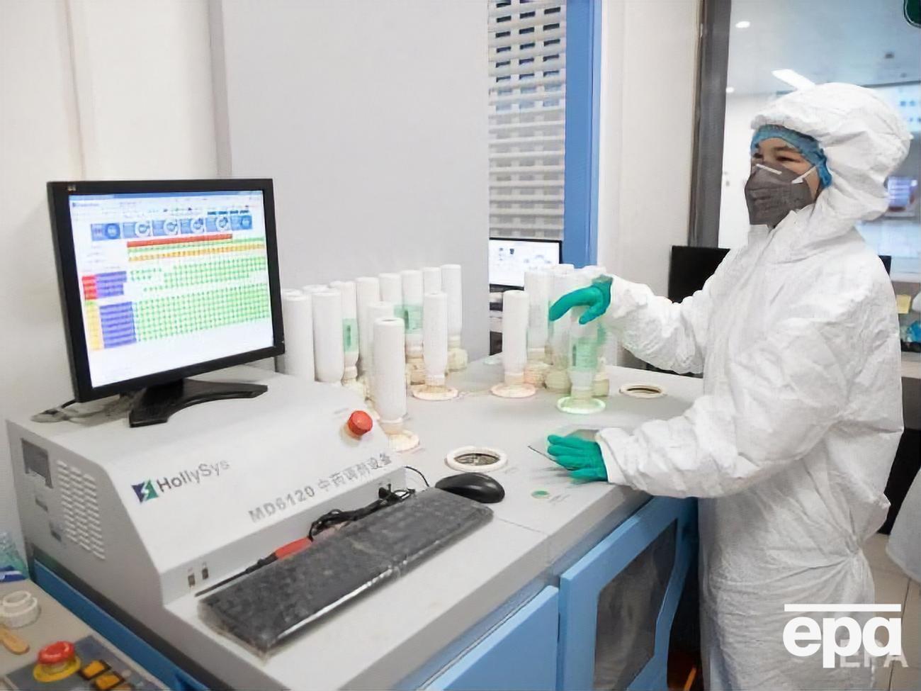 За сутки из больниц Китая были выписаны 2742 человека