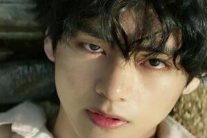 Герой ролика опиниться на полі бою