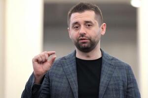 Арахамия считает, что “люстрировать по принципу занимаемой должности нельзя”