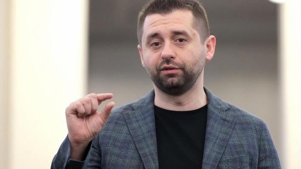 Арахамія вважає, що "люструвати за принципом обійманої посади не можна"