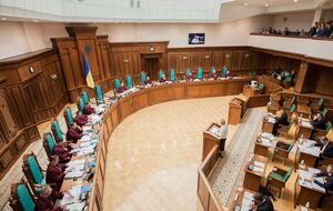 Если КС признает документ неконституционным, закон о люстрации будет отменен