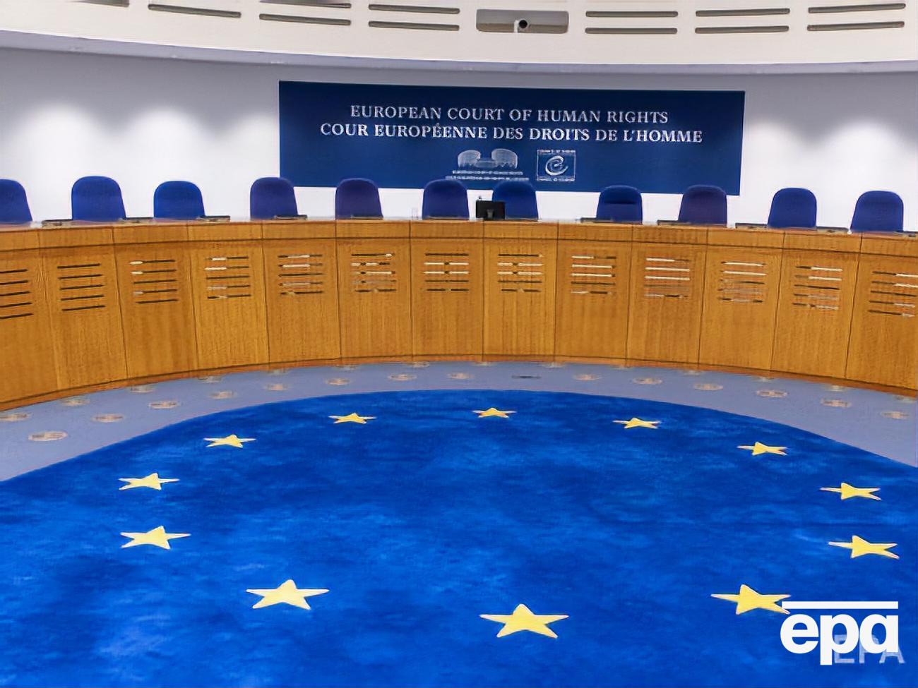 По данным СМИ, одному из заявителей было 17 лет на момент пыток