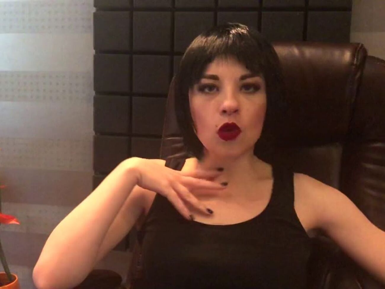 Ольга Ернст: "Одиночество мое, 37,7, ты забыл меня, забыл совсем"