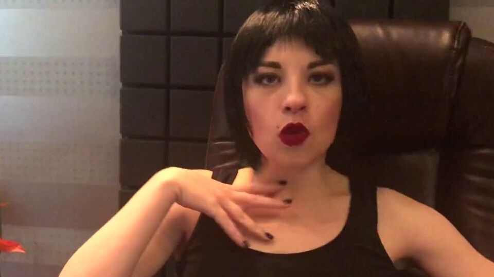 Ольга Ернст: "Одиночество мое, 37,7, ты забыл меня, забыл совсем"