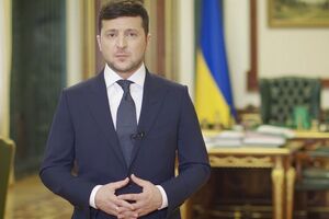 Зеленский: Военные защищают нас, а мы – их