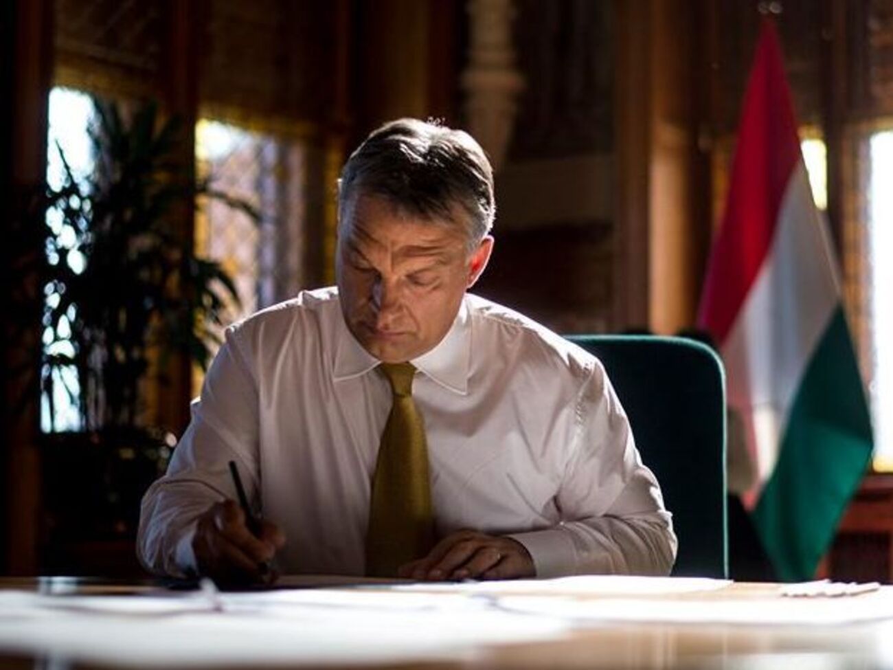 До кінця НС в Угорщині заборонено проводити вибори й референдуми