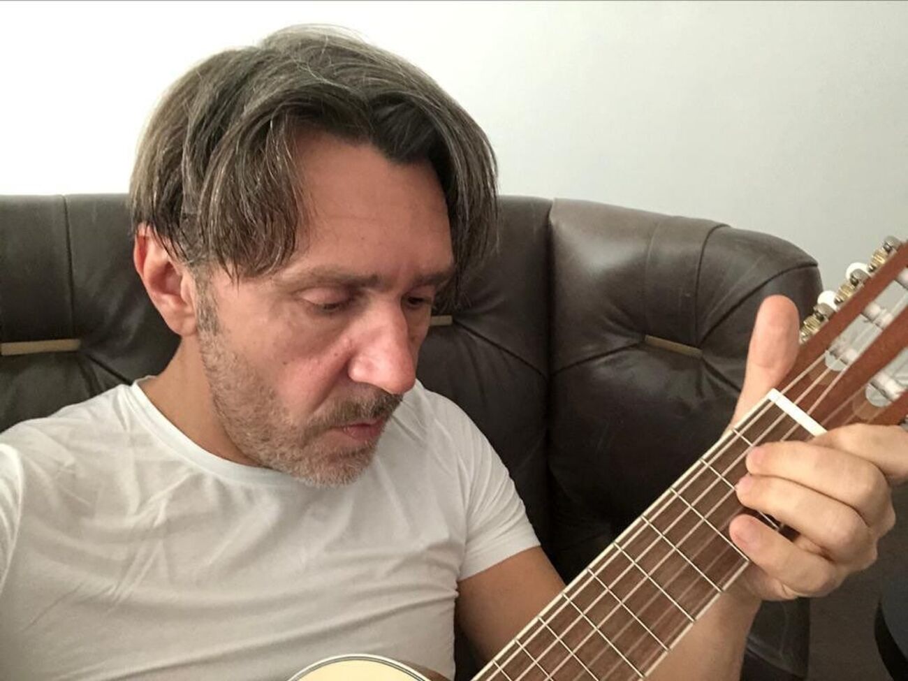 Шнуров: "Скромно пасть свою разинув, соберу продуктовую корзину &ndash; и в нору"