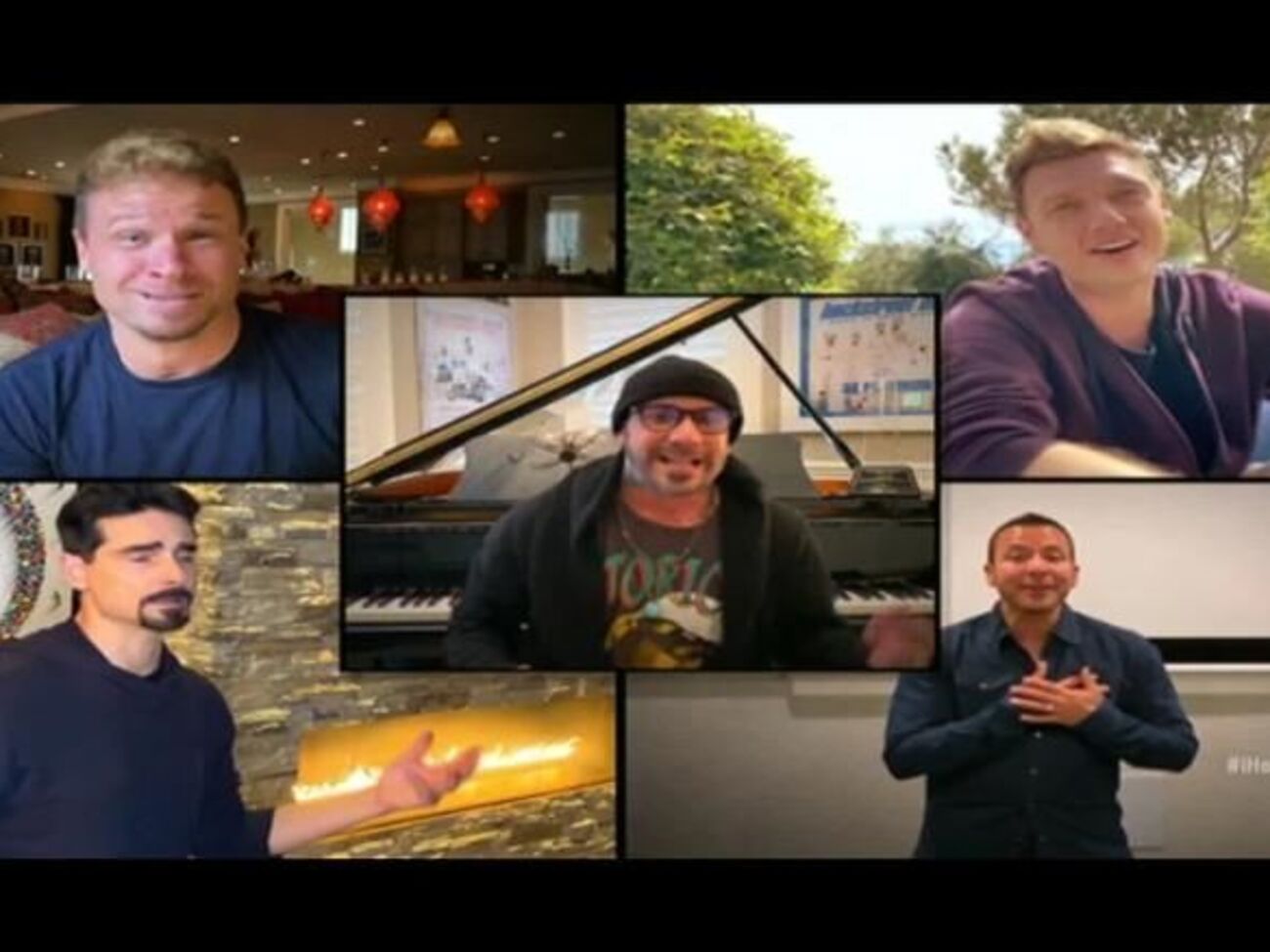 Музиканти дали онлайн-концерт