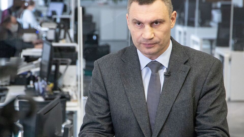 Кличко сообщил, что дополнительные выплаты медики начнут получать в апреле