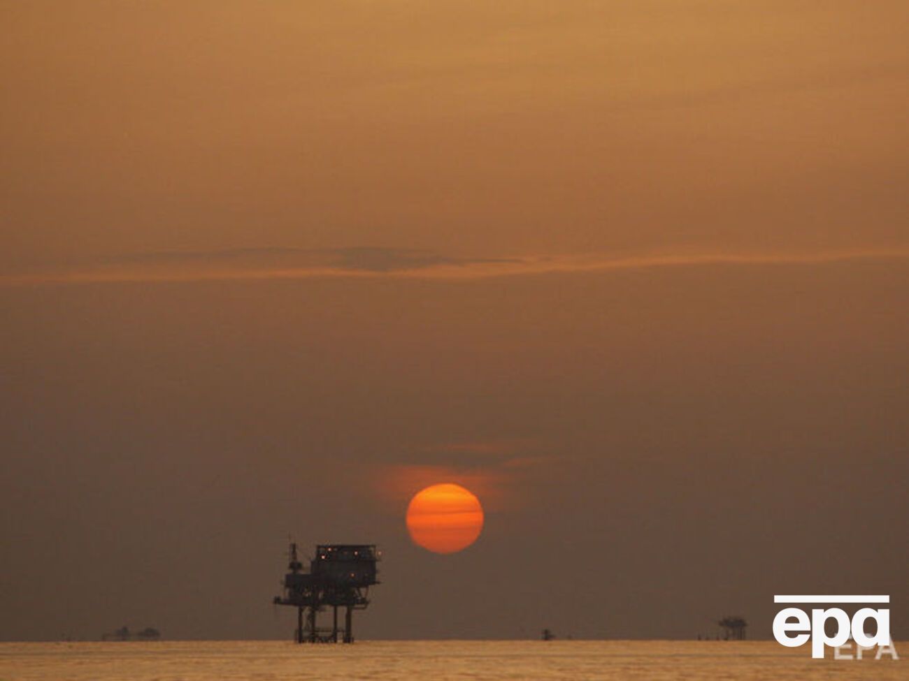 Нефть в мире дешевеет с начала марта