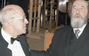 Виолончелист и дирижер Мстислав Ростропович и писатель Александр Солженицын