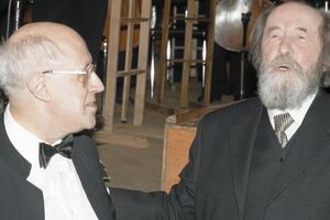 Виолончелист и дирижер Мстислав Ростропович и писатель Александр Солженицын