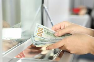 НБУ установил курс валют на 4 марта