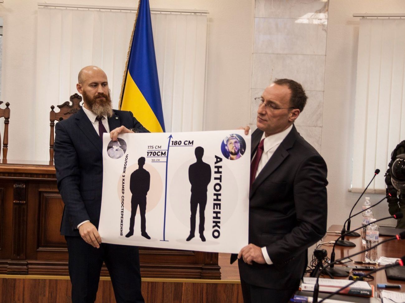 Маслов (праворуч) проживає у Харкові