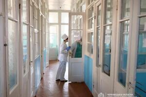 Міндреску розповіла, що вранці в чоловіка була температура 36,7 °C і незначний кашель
