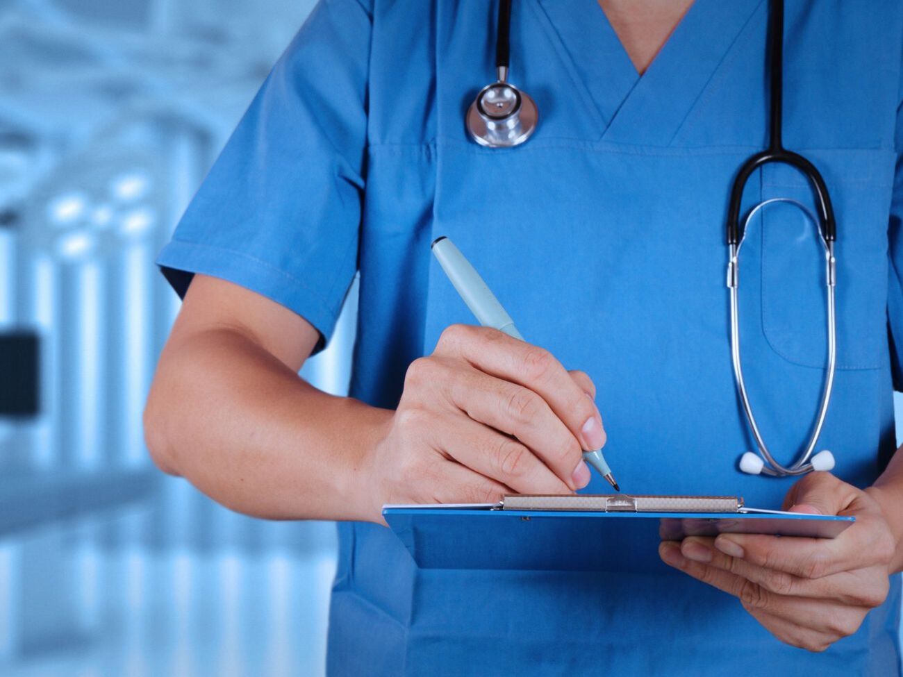 Єдиний в Україні хворий на коронавірус громадянин почувається добре, він і надалі перебуває під наглядом лікарів