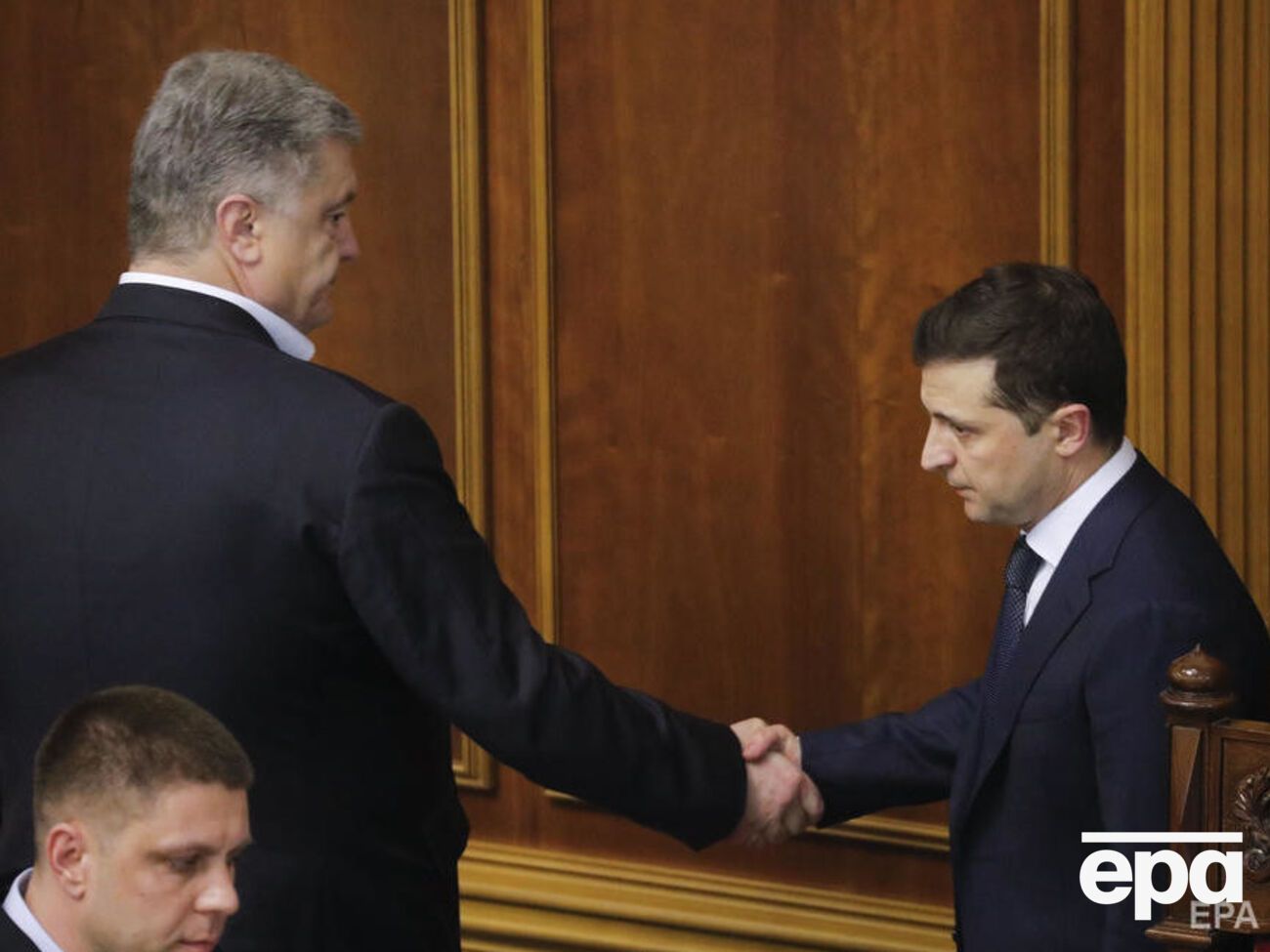 Порошенко подошел к Зеленскому в Раде