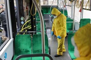 У трьох великих містах України почали проводити дезінфекцію в громадському транспорті