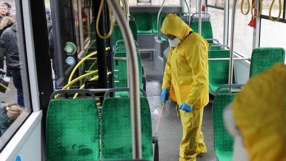 У трьох великих містах України почали проводити дезінфекцію в громадському транспорті