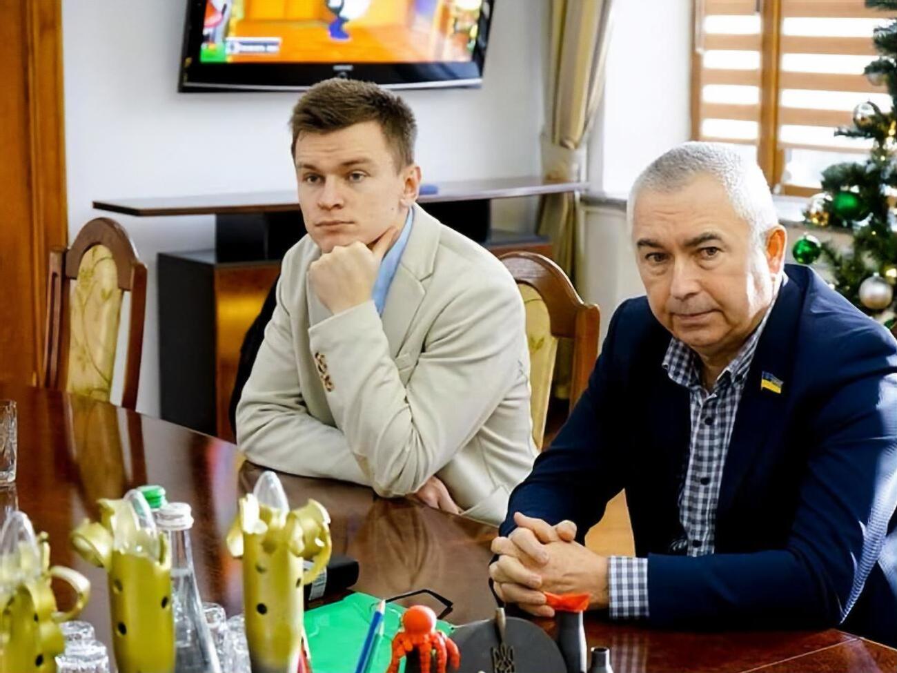 Костюк (слева) проголосовал против нового правительства, но поддержал назначения новых премьера, главы Минобороны и МИД