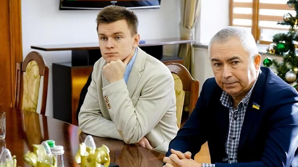 Костюк (слева) проголосовал против нового правительства, но поддержал назначения новых премьера, главы Минобороны и МИД