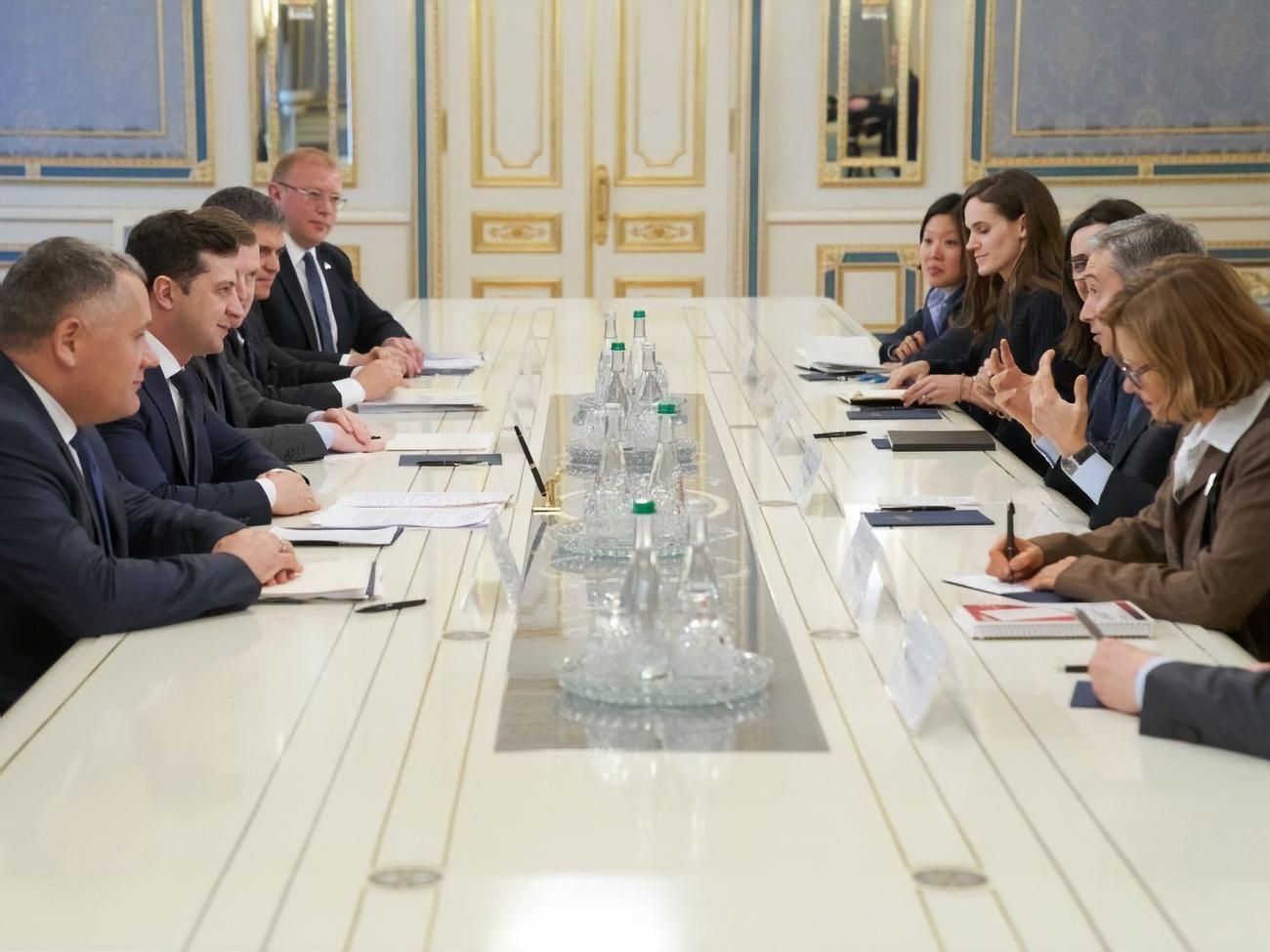 Украинская и канадская стороны обсудили вопрос компенсаций родственникам погибших при крушении самолета