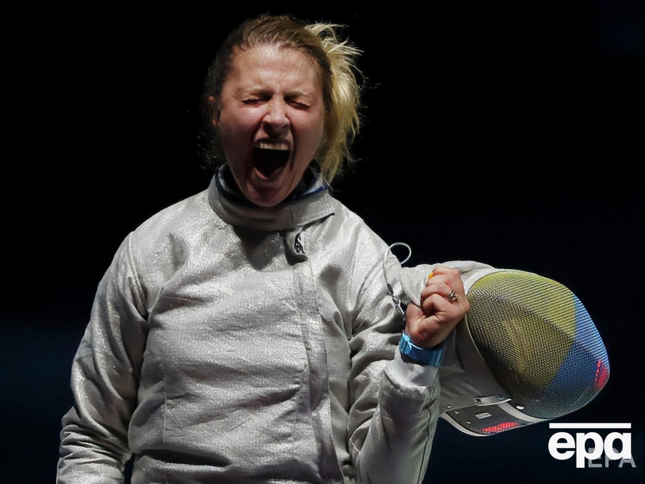 Харлан є олімпійською чемпіонкою з фехтування