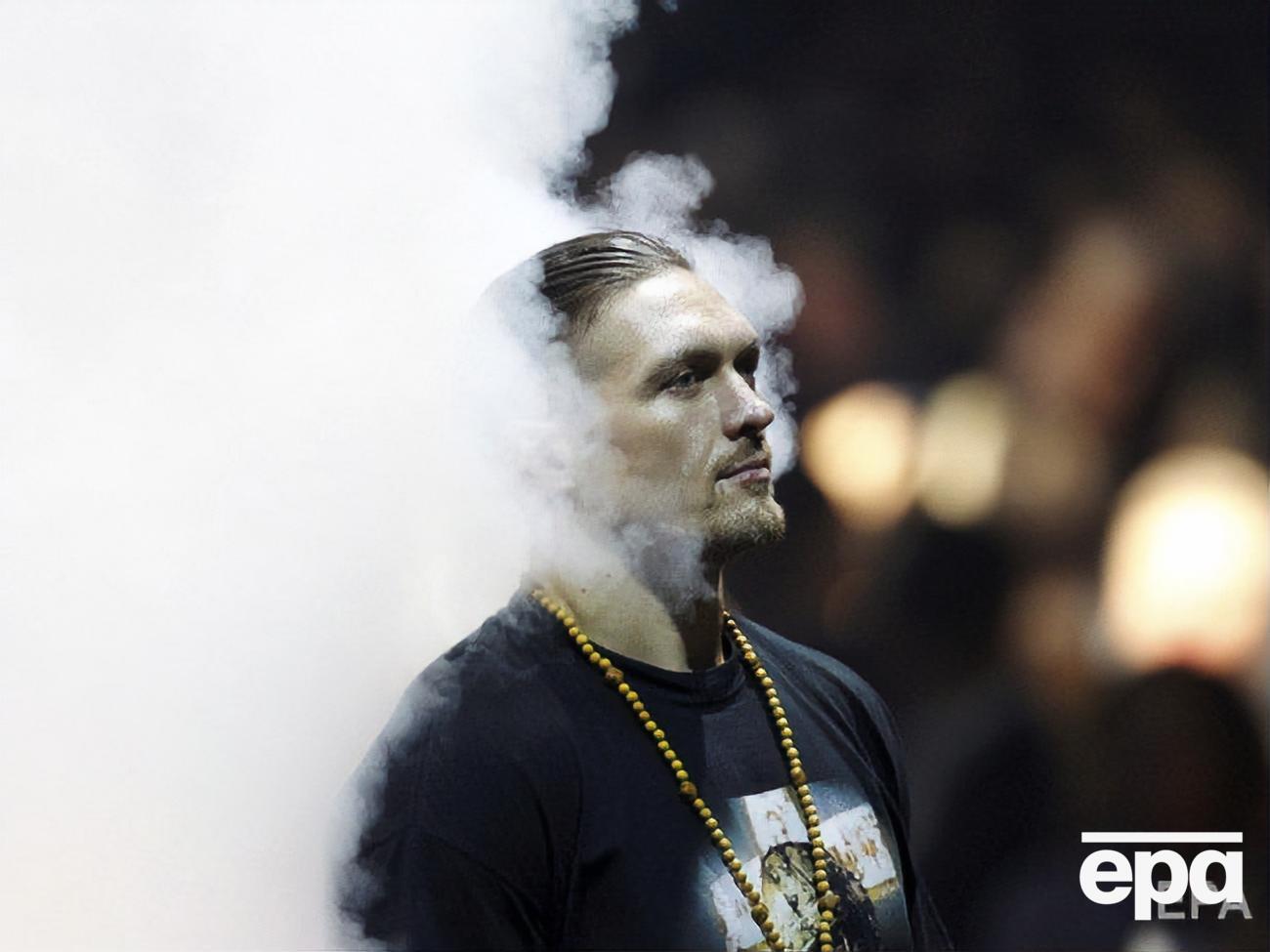 Усик начал карьеру профессионального боксера в 2013 году