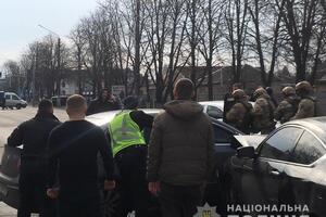 Полицейские уговорили Тавберидзе не стреляться
