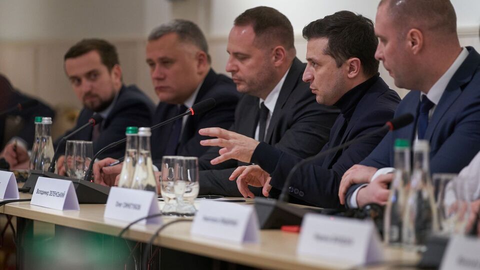 Зеленський (на фото другий праворуч) перебував із візитом у Полтавській області