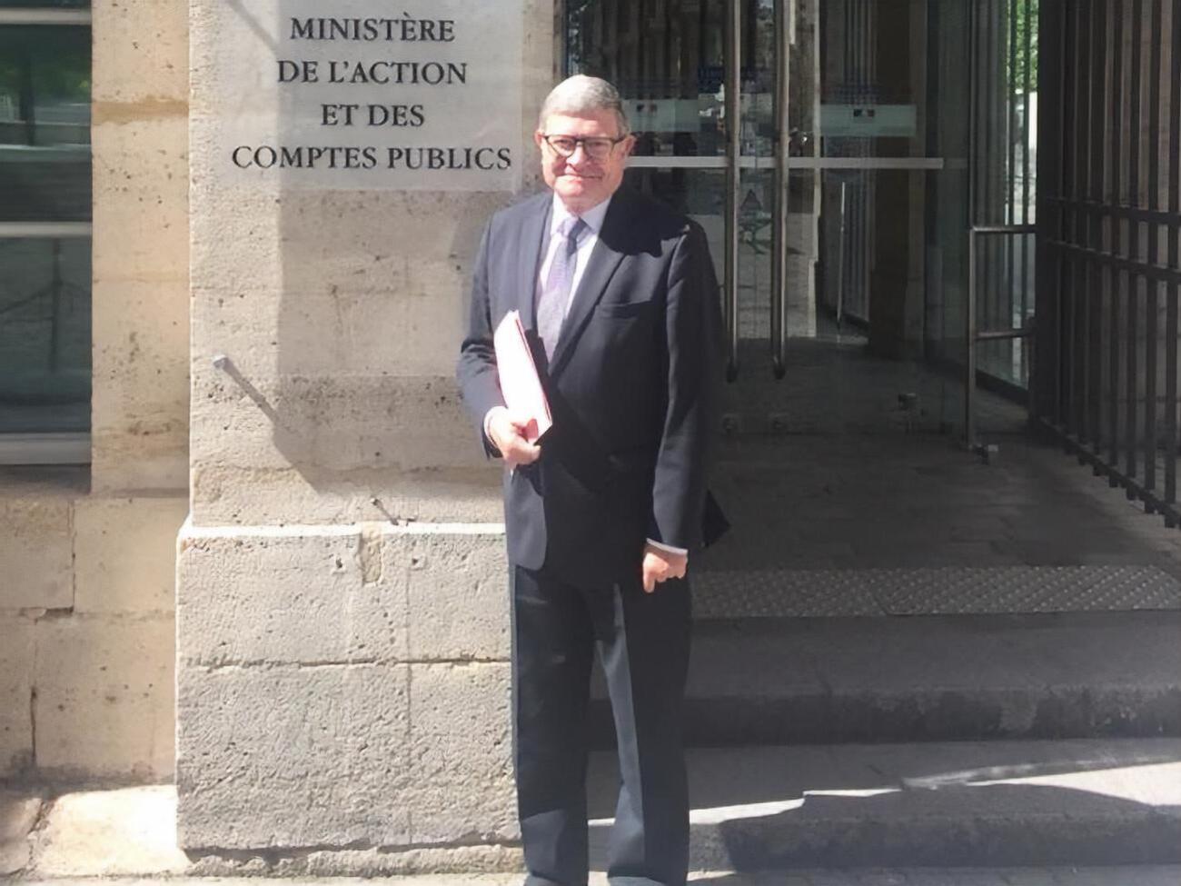 Депутату 68 років