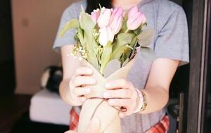 Свежие тюльпаны могут стоять в вазе до двух недель