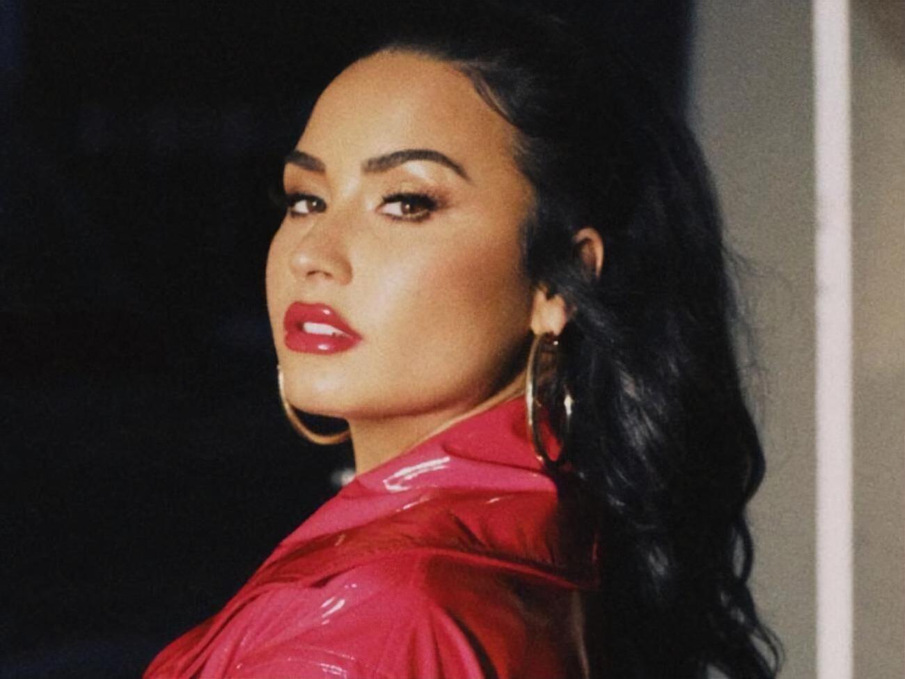 Ловато: Я люблю себе, цього достатньо