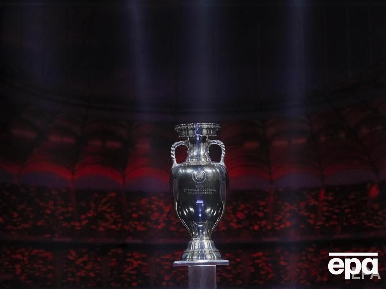 Чемпіонат Європи 2020 року має відбутися з 12 червня до 12 липня в 12 різних країнах по всьому континенту