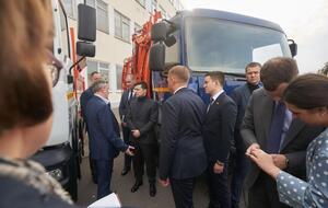 Зеленский посетил завод "АвтоКрАЗ" во время поездки в Кременчуг