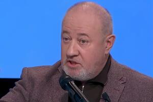 Чумак: Вы помните, какая большая группа депутатов у этого человека, кому принадлежал банк?
