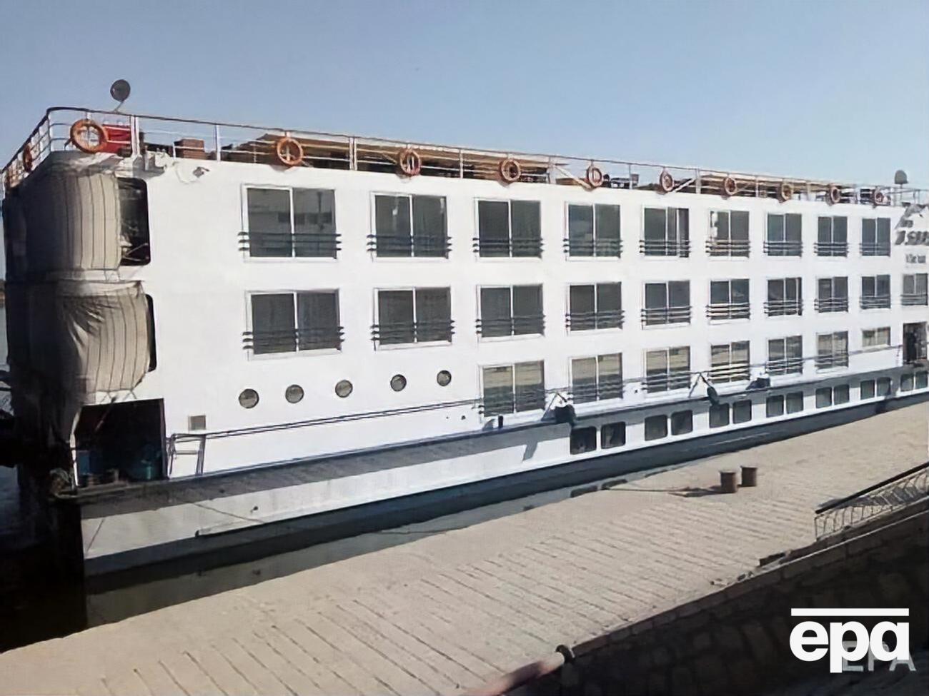 Судно следовало по Нилу