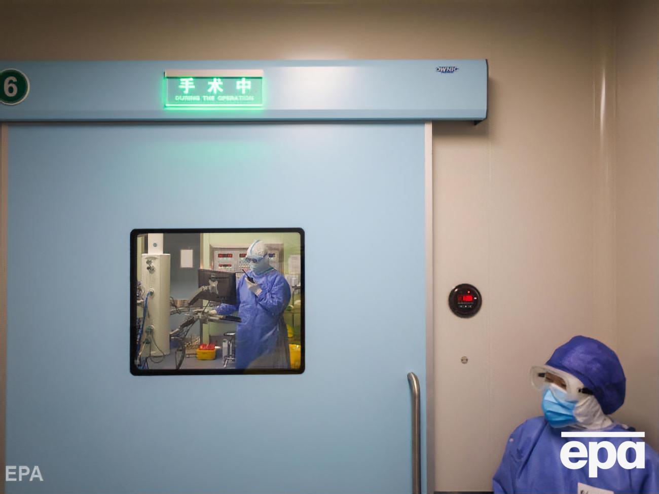 За добу з лікарень у материковій частині Китаю виписали 1661 людину