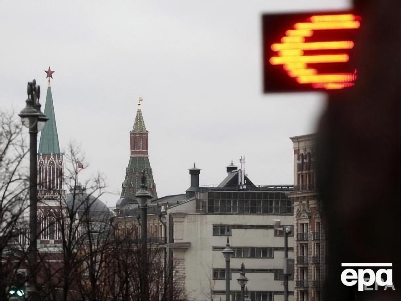 Торги валютой на московской бирже возобновятся 10 марта