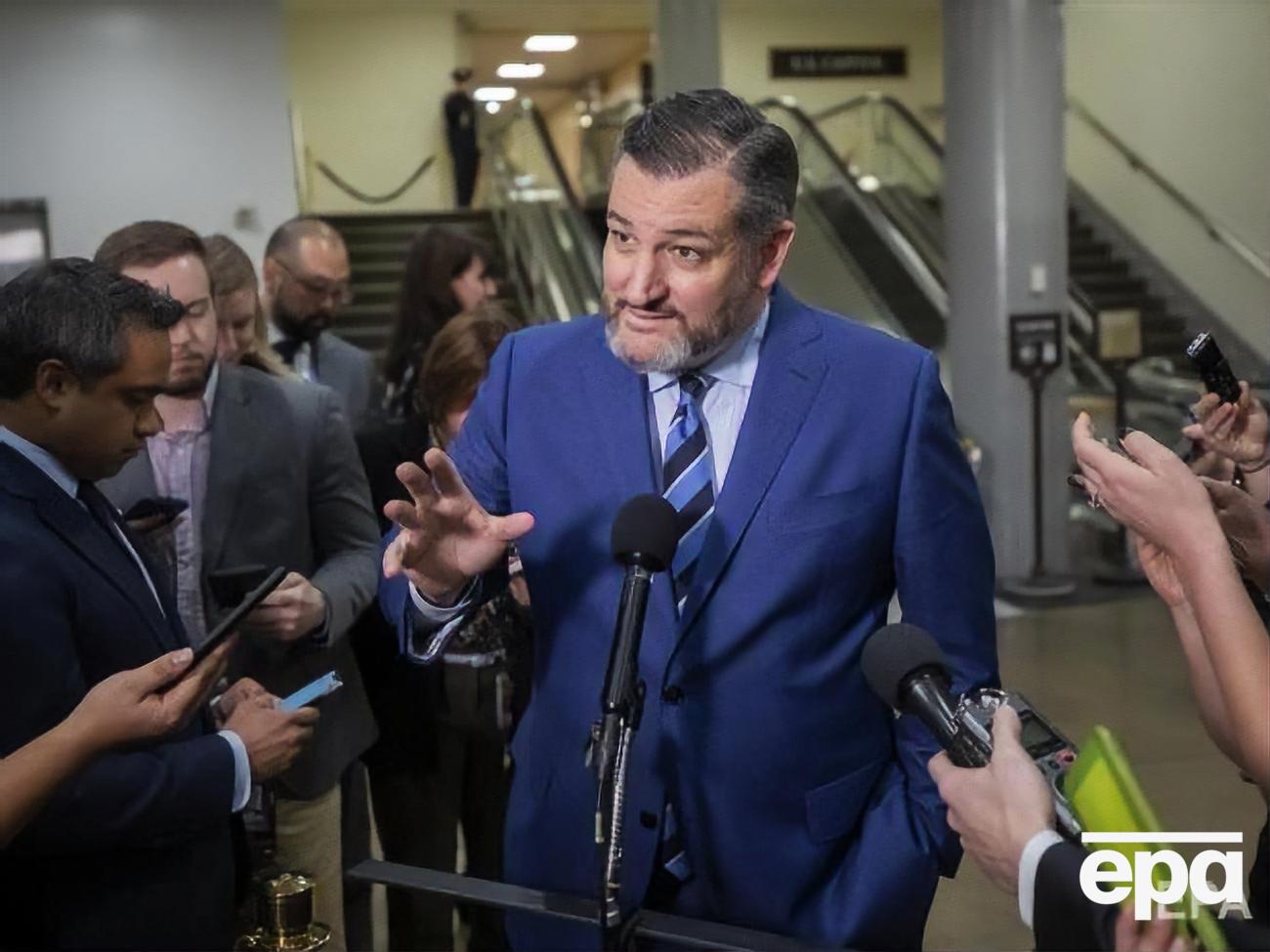 Сенатор Круз заявил, что коротко пообщался с инфицированным