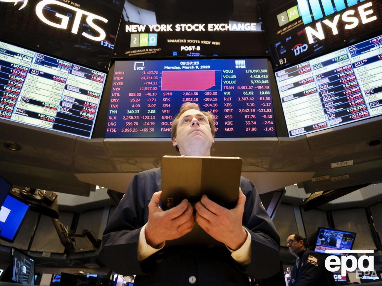 Американские фондовые рынки, как перед тем азиатские и европейские, тоже открылись обвалом