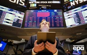 Американские фондовые рынки, как перед тем азиатские и европейские, тоже открылись обвалом