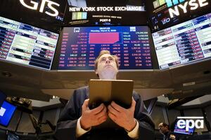 Американские фондовые рынки, как перед тем азиатские и европейские, тоже открылись обвалом