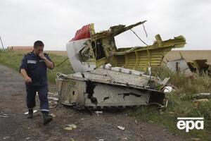 Boeing 777, летевший из Амстердама в Куала-Лумпур рейсом MH17, потерпел крушение 17 июля 2014 года на Донбассе
