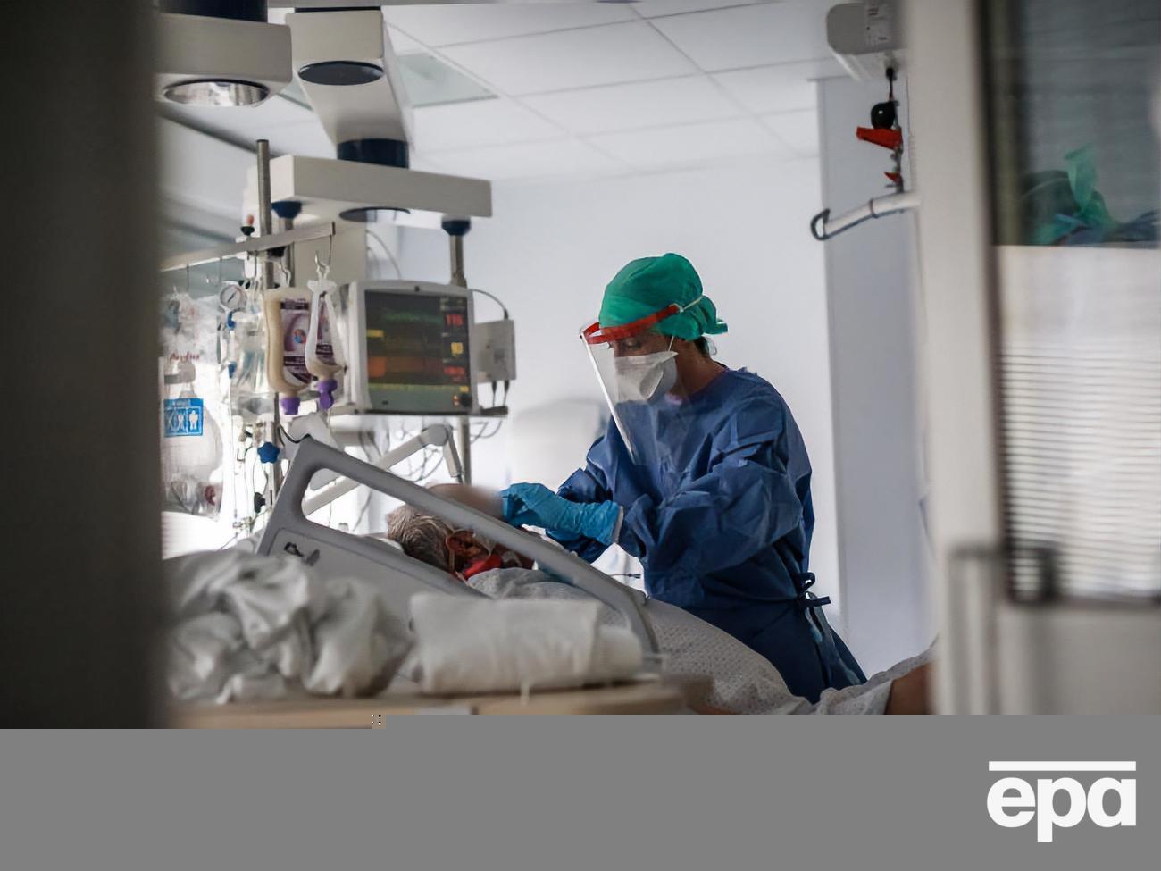 Во Франции&nbsp;более 5500 пациентов с&nbsp;COVID-19 находятся в тяжелом состоянии