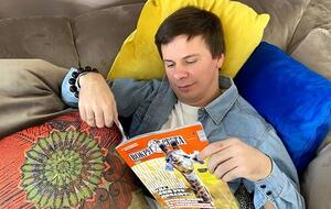 Первая передача Комарова "Мир наизнанку" вышла в декабре 2010 года