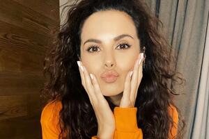 Каменських: Для дівчаток на карантині є одне прикольне заняття – практикуватися в макіяжі