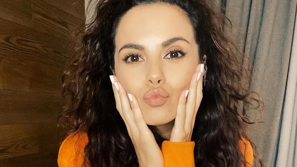 Каменських: Для дівчаток на карантині є одне прикольне заняття – практикуватися в макіяжі