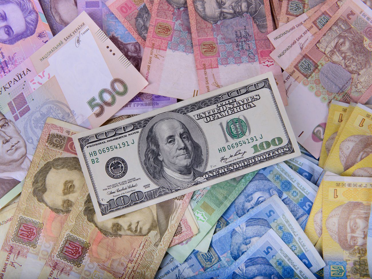 Эксперт убежден, что сейчас имеет смысл вкладывать деньги в облигации