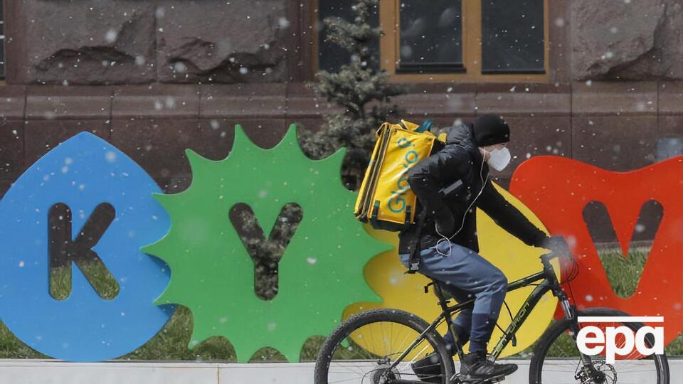 В Україні хочуть заборонити з'являтися без масок і респіраторів у громадських місцях